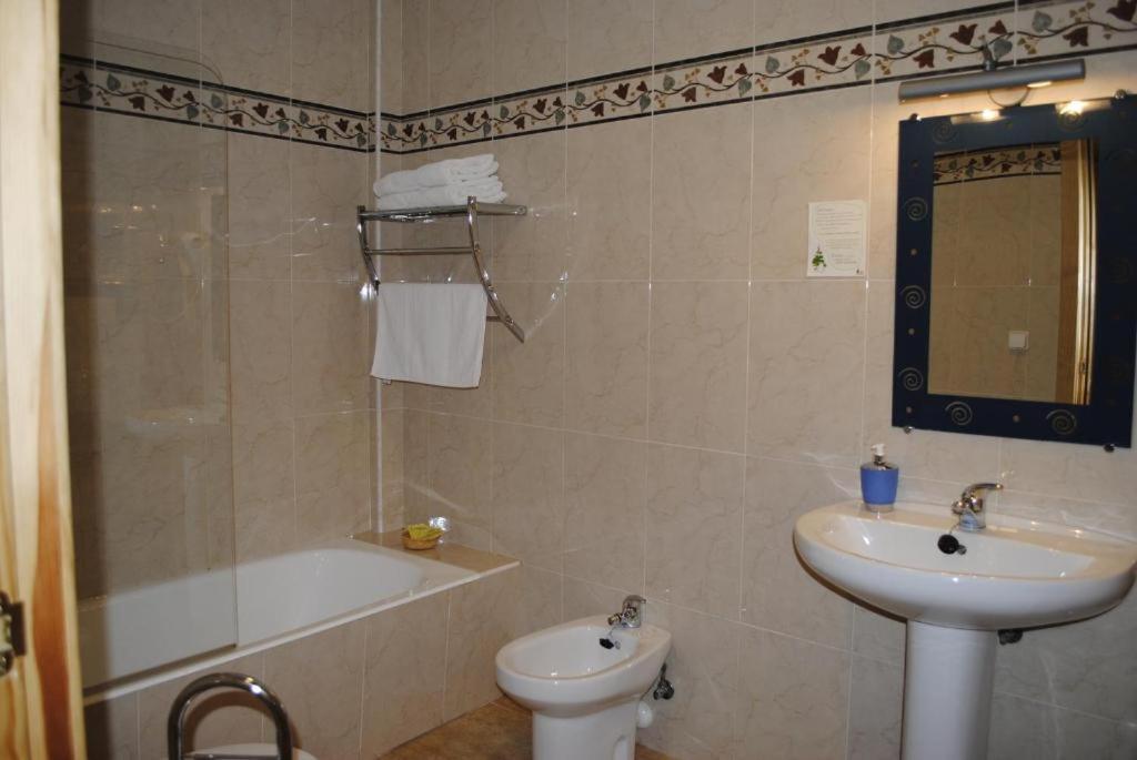 Hotel Rural La Corte De Los Pinares ビヌエサ エクステリア 写真