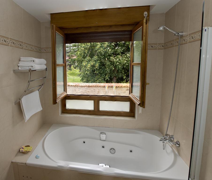 Hotel Rural La Corte De Los Pinares ビヌエサ エクステリア 写真