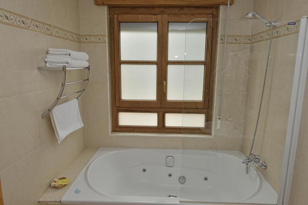 Hotel Rural La Corte De Los Pinares ビヌエサ エクステリア 写真